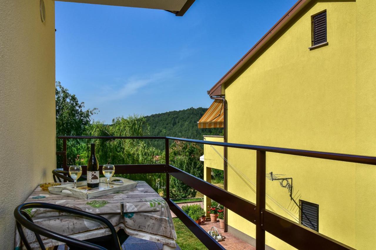 Apartman Koraca Roč Exterior foto