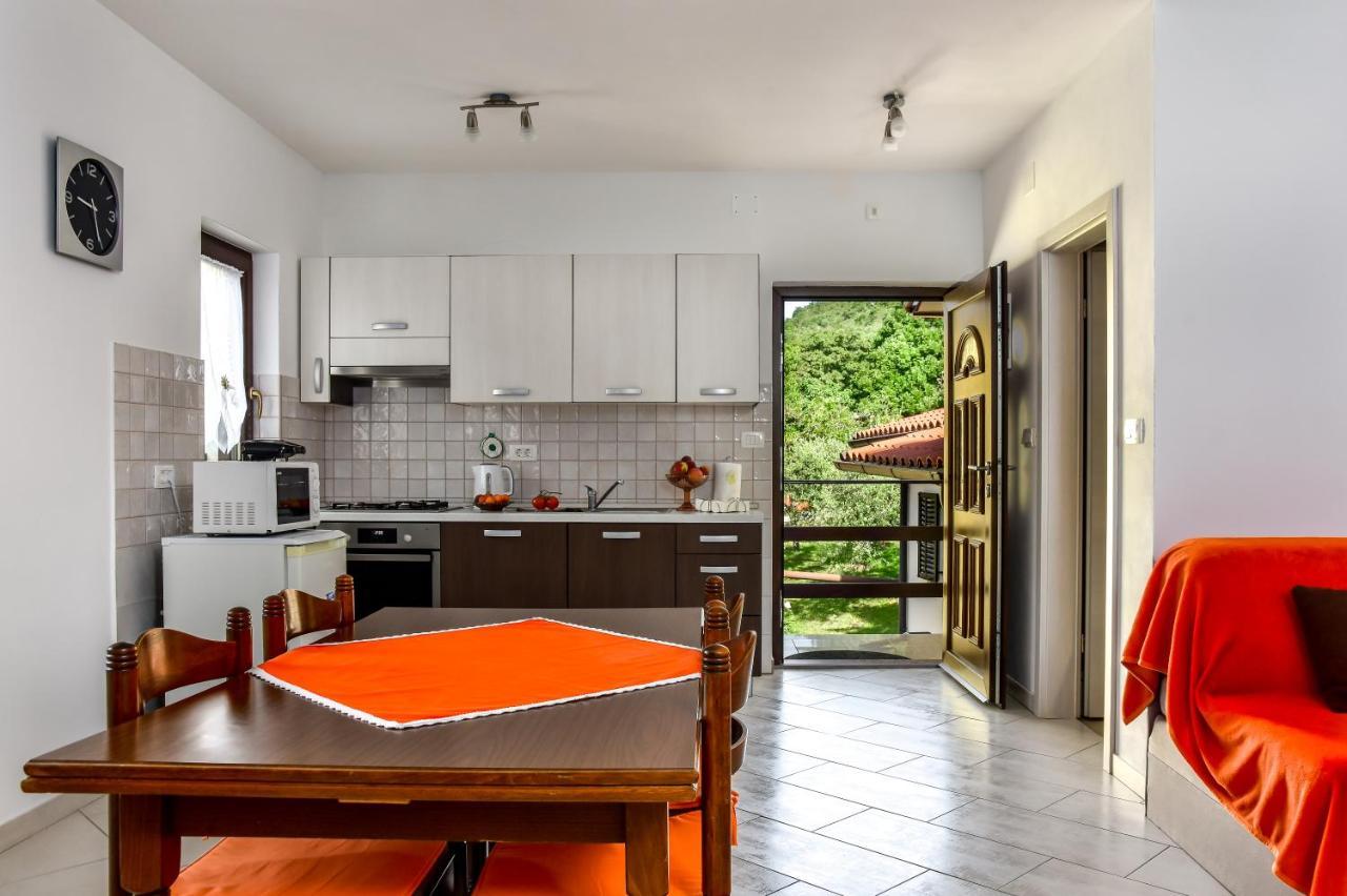 Apartman Koraca Roč Exterior foto
