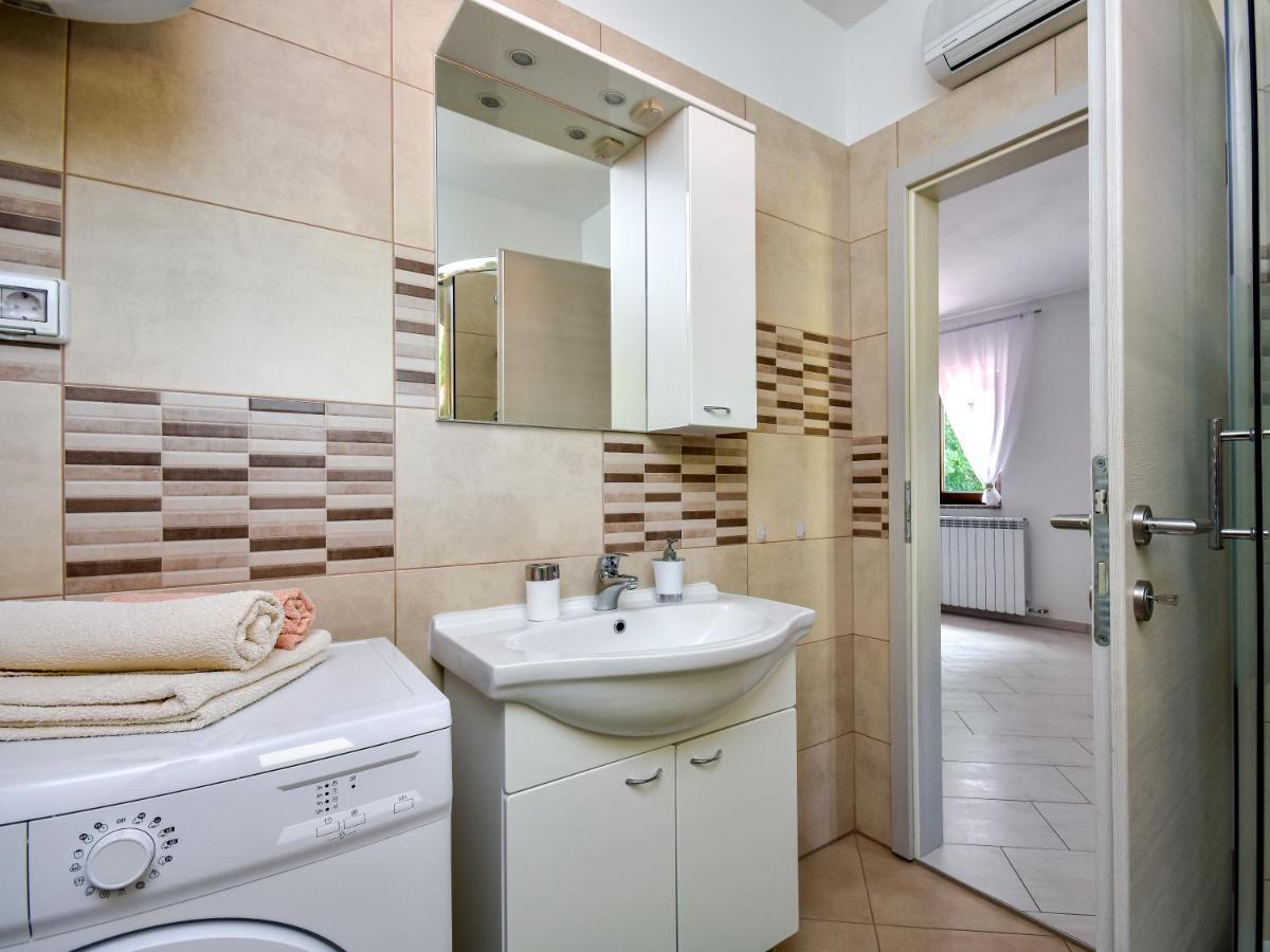 Apartman Koraca Roč Exterior foto
