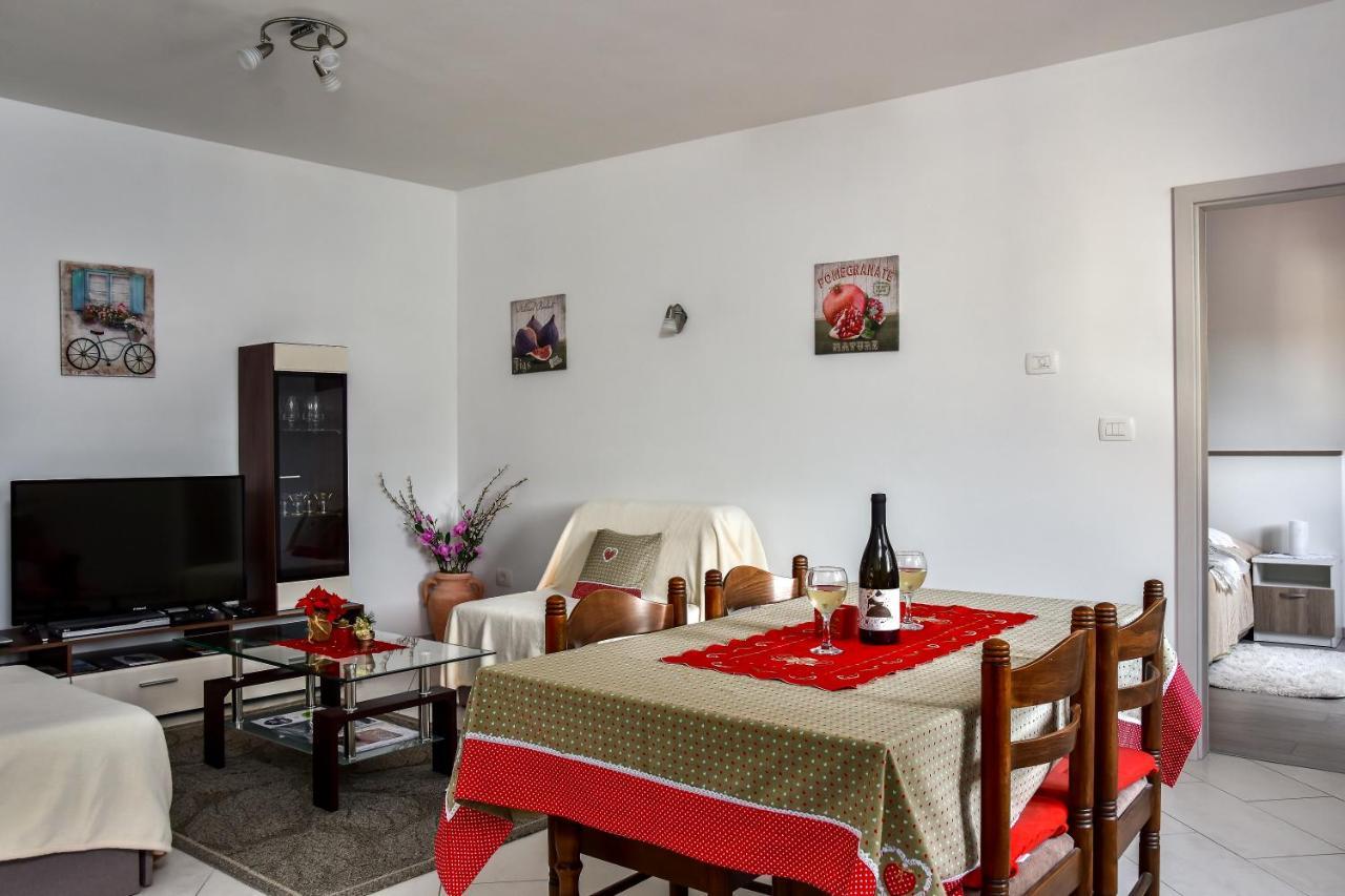 Apartman Koraca Roč Exterior foto
