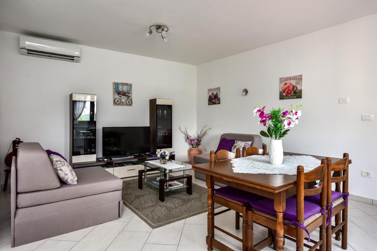 Apartman Koraca Roč Exterior foto